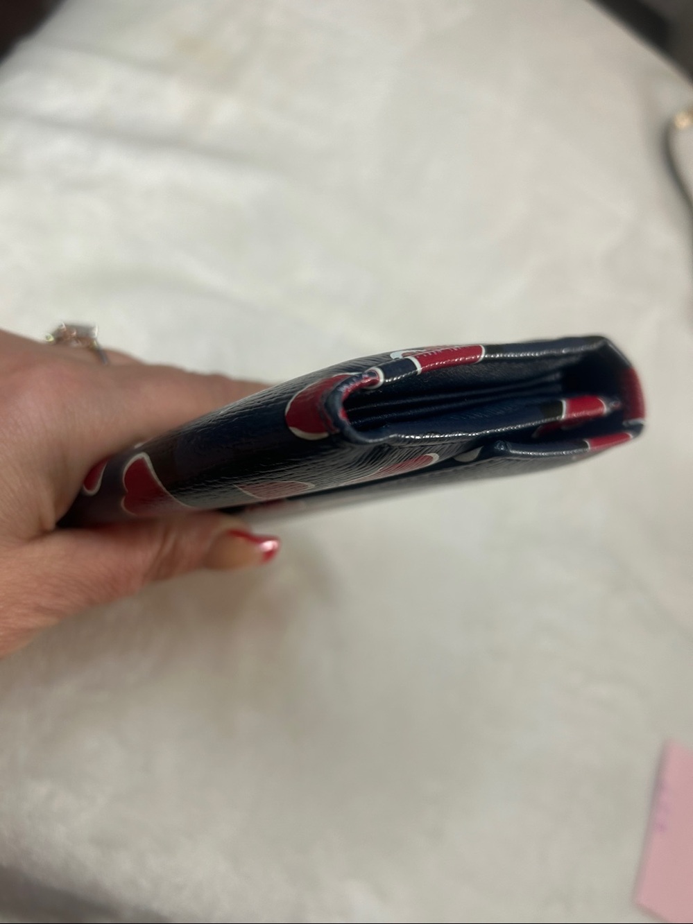 Gucci Navy Wallet LIMITED EDITION with Red Heart Print and Gold Logo NWOT - Picture 9 of 12